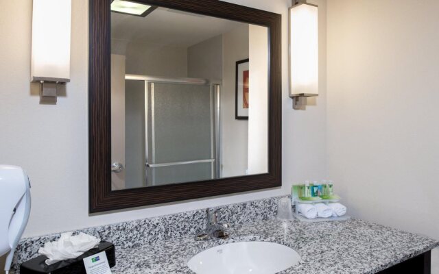 Holiday Inn Express & Suites Wichita Northwest by IHG