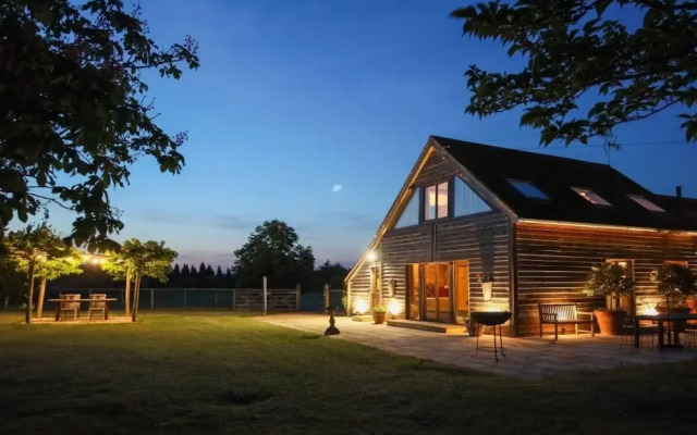 Moonlight Barn in Ascott