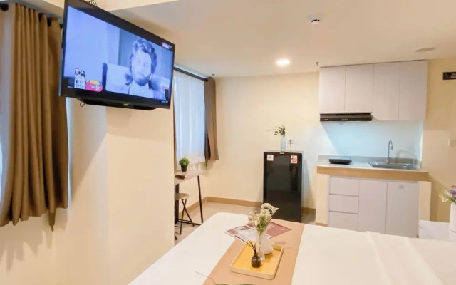 Relaxing Studio Room At Meikarta Apartment