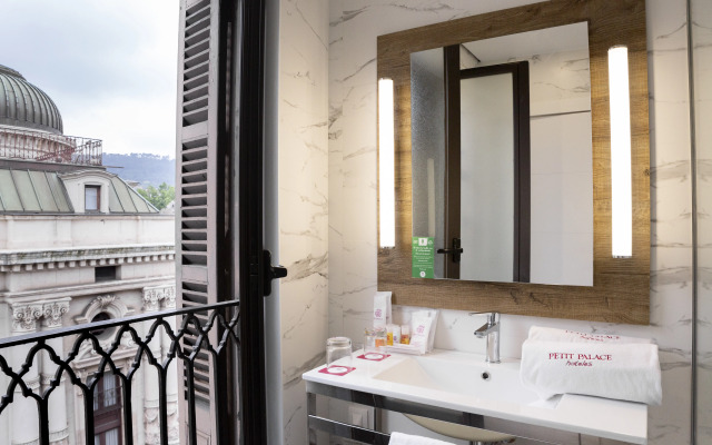 Petit Palace Arana
