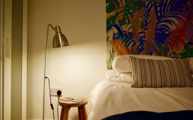 Bright Ensuite Studio Apartment in West Kensington