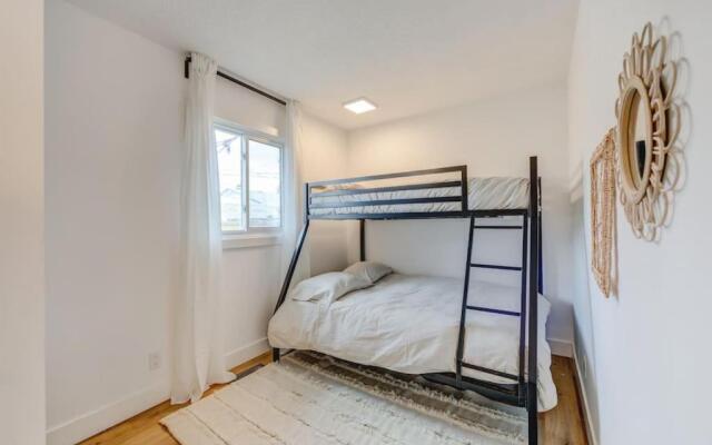 The Elm, 4 Bed Bungalow with Backyard and Firepit