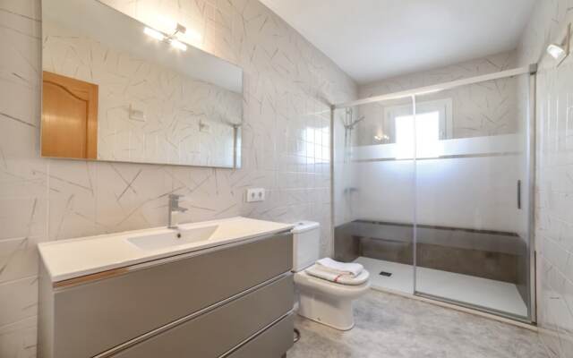 Villa - 4 Bedrooms with Pool and WiFi - 104984