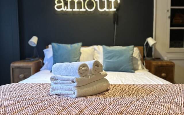 Unique Clifton Apartment on Historic Crescent