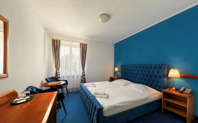 Prague Hotel Carl Inn restaurant & Free Parking