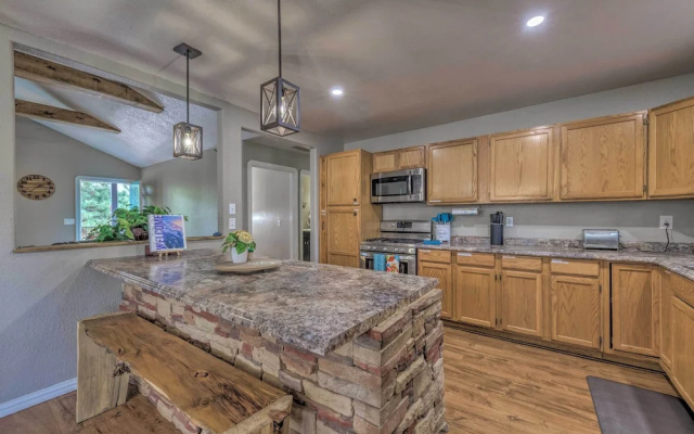 Ruidoso Home w/ Deck, Grill & Pool Table!