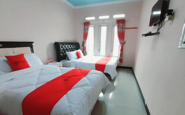 RedDoorz Syariah near Komplek Candi Arjuna Dieng 2