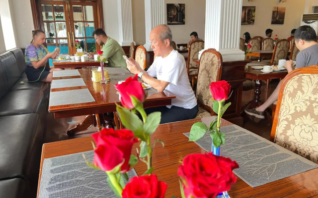 Riverside Hotel