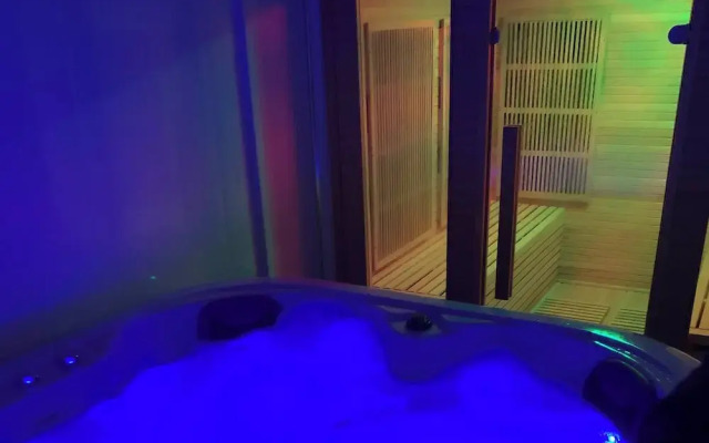 Perfect Couple Retreat To Relax With Hot Tub&sauna