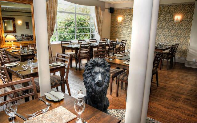 Lion Hotel and Studio Apartments