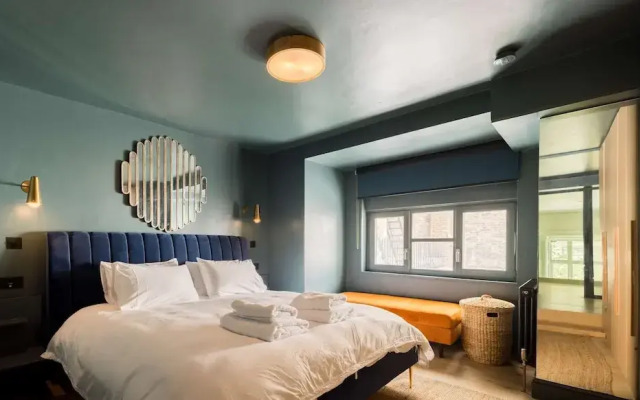 Beautiful Paddington Loft-style Apartment