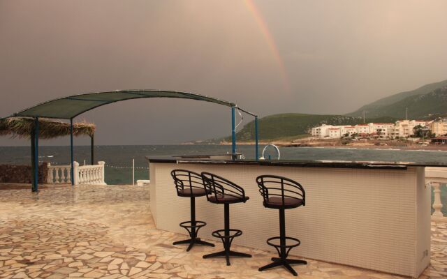 Can Karaburun Hotel