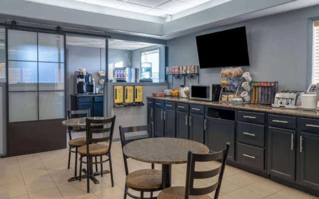 Super 8 Edmonton International Airport