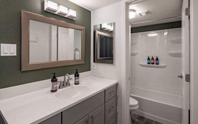 WanderJaunt - Camelback East Apts