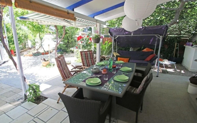 Zeljko - With Nice Garden - H