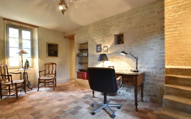 Luxurious Mansion in Castle Grounds in Lantheuil