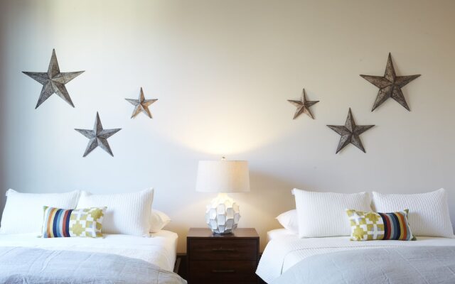 Kinn Guesthouse Bay View