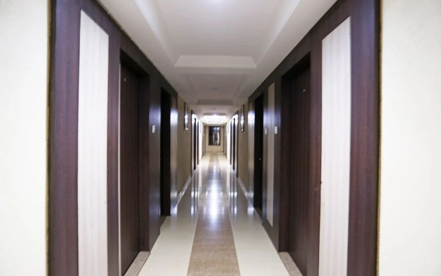 OYO 22040 Hotel Central Plaza