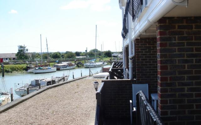 16 The Boathouse