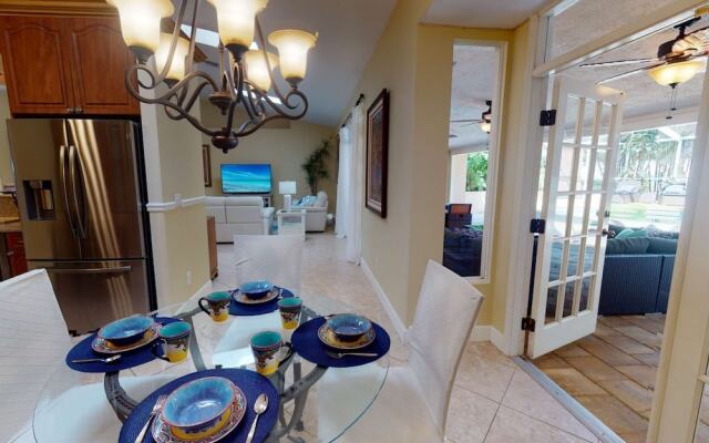 Sarasota Bay Pool Home