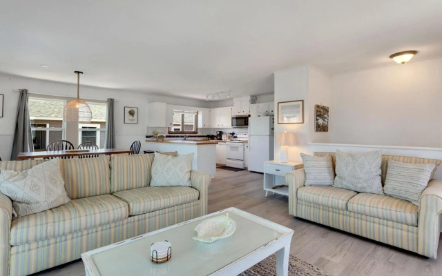 4122 - Blue White Haven