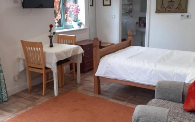 Railway Retreat No4 Comberton Terrace