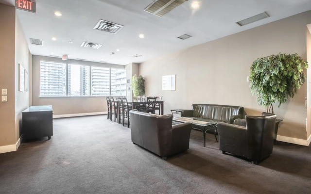 AOC Suites - Heart of Downtown  Condo