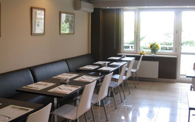 Hotel Wilanów Warszawa by DeSilva