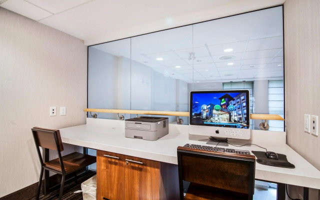 Holiday Inn Express N Suites Langley