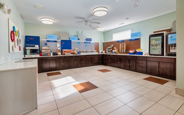 Country Inn & Suites by Radisson, South Haven, MI