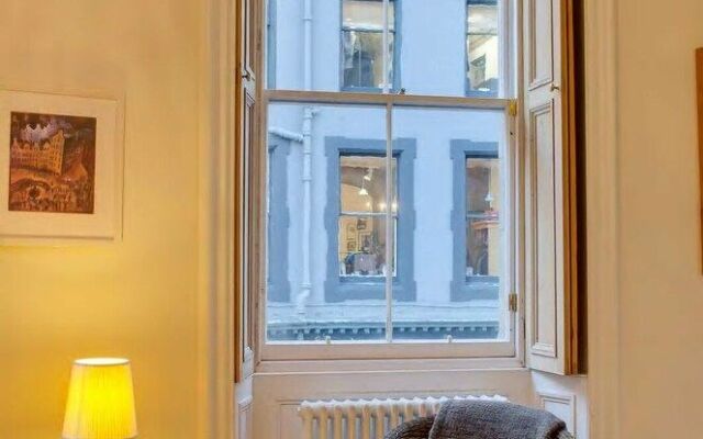 JOIVY Diagon Alley Apartment