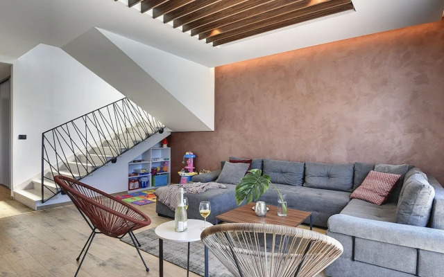 Modern Villa With Private Swimming Pool