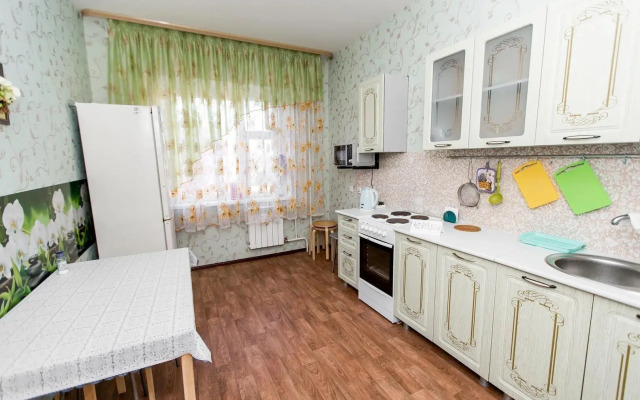 Апартаменты на улице Героев Самотлора 16