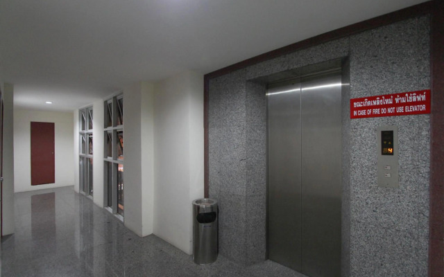18 Coins Budget Hotel