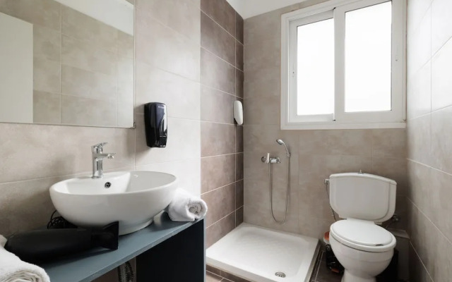 Local Hostel & Suites