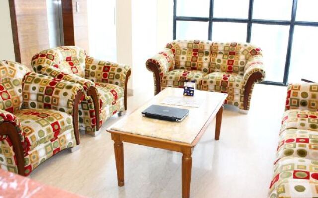 OYO Premium Near Sdm Court the Mall