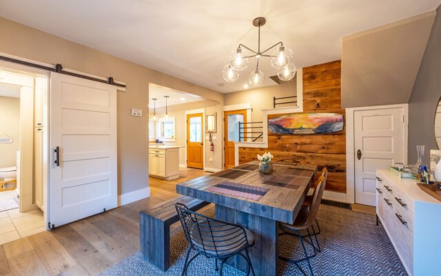 Ava's Castle 2 Bedroom Home by Redawning