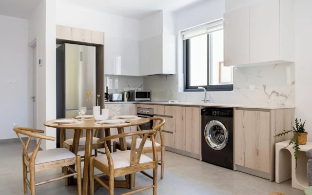 Solenne Stylish 2-BR Apt in Larnaca