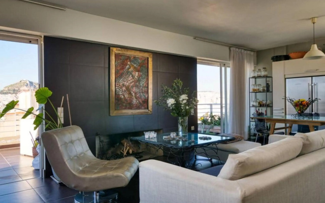 Pristine penthouse with Parthenon view by the pool