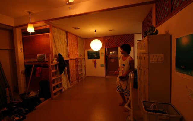 Guesthouse Kerama - Hostel