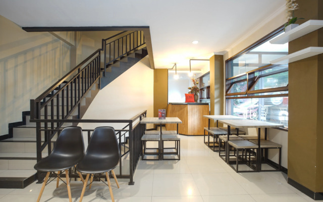 RedDoorz near Botani Square Mall