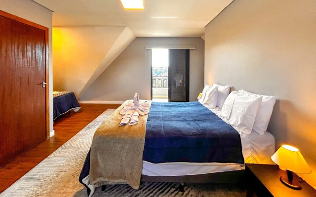 Casa com 4 Su tes Jacuzzi e Lareira Externa