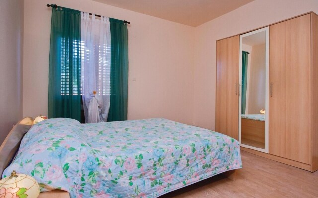 Stunning Home in Liznjan With Wifi and 2 Bedrooms