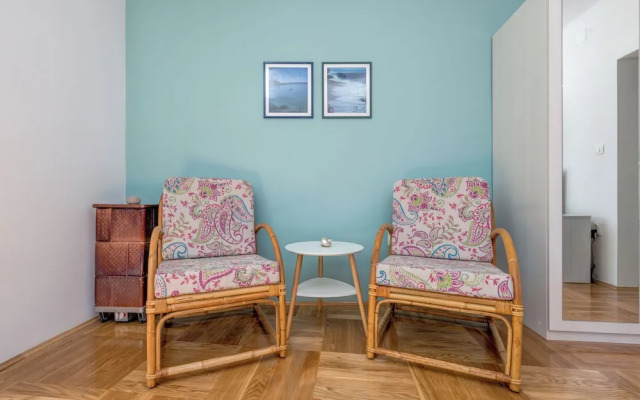 Lady, Cute Studio In Quiet Area