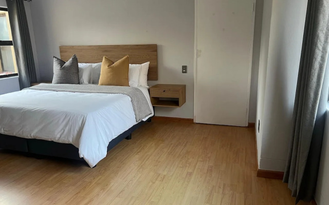 Bryanston Luxurious 4-Bed Villa