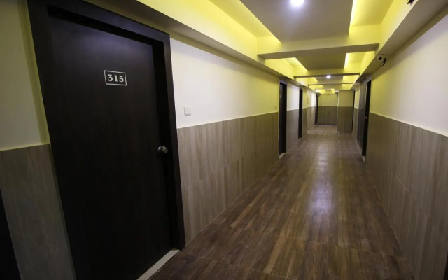 Hotel Nova Cross Road