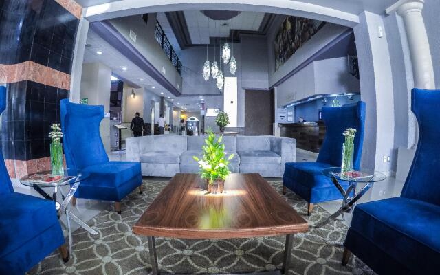 Hotel Pueblo Amigo Plaza & Casino