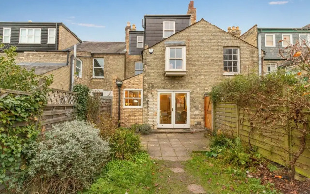 The River Cam Escape - 5BDR with Private Garden with Pond