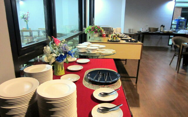 Life Grand Hotel