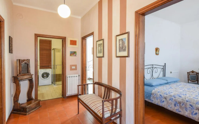 Beautiful Home in Santo Stefano Magra With Wifi and 2 Bedrooms - фото 3